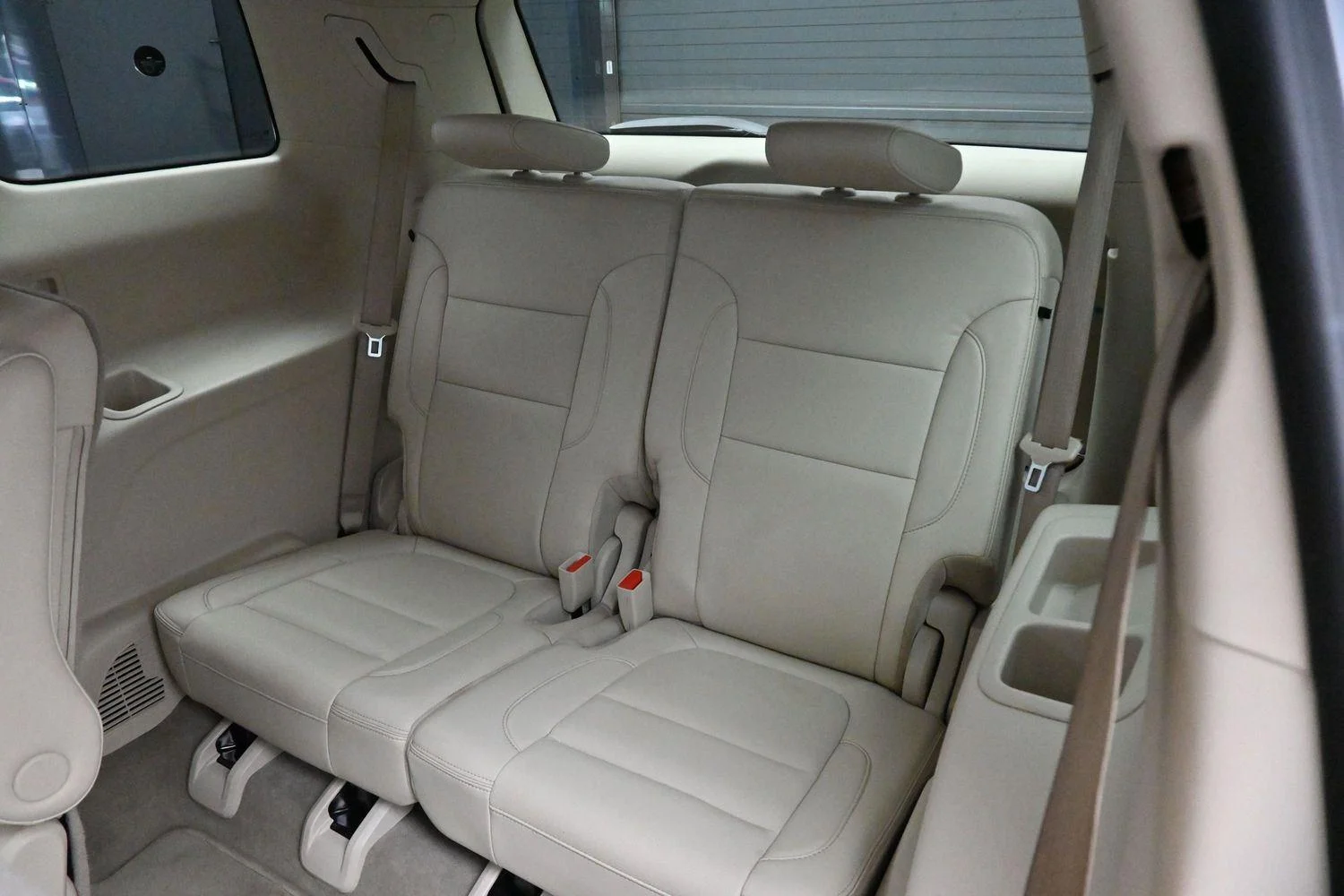 Used 2023 White Frost Tricoat GMC Denali image 33