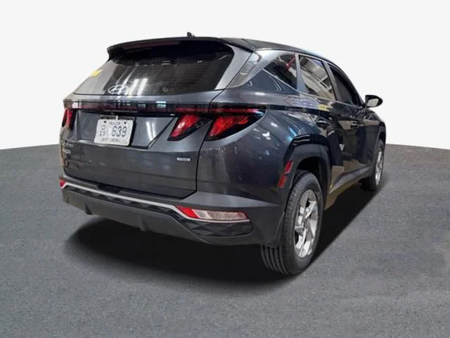 Used 2022 Gray Hyundai SE image 3