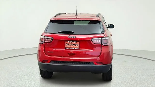 New 2026 Red Hot Pearlcoat Jeep Latitude image 12