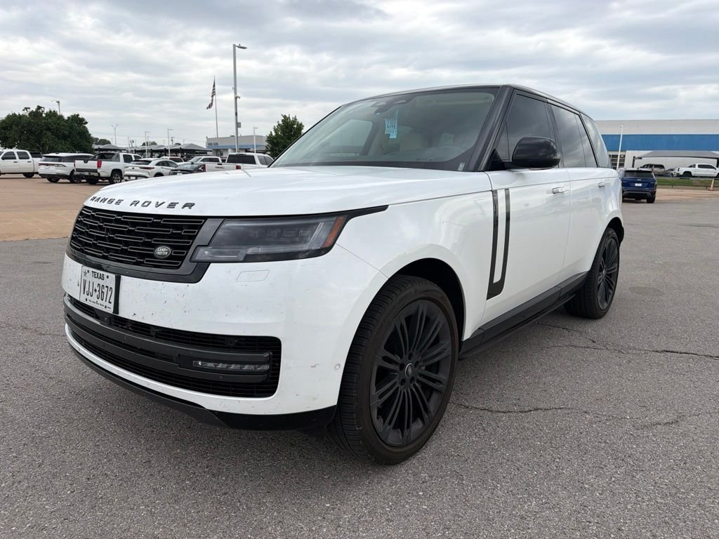 Used 2024  Land Rover SE image 1