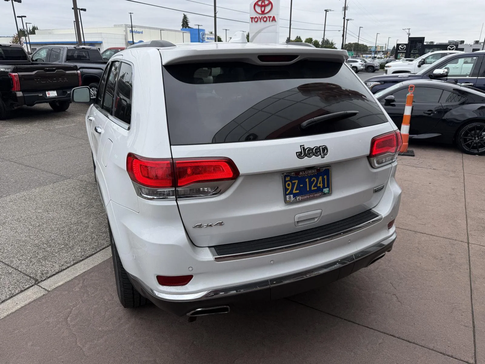 Used 2020 Bright White Clearcoat Jeep Summit image 4