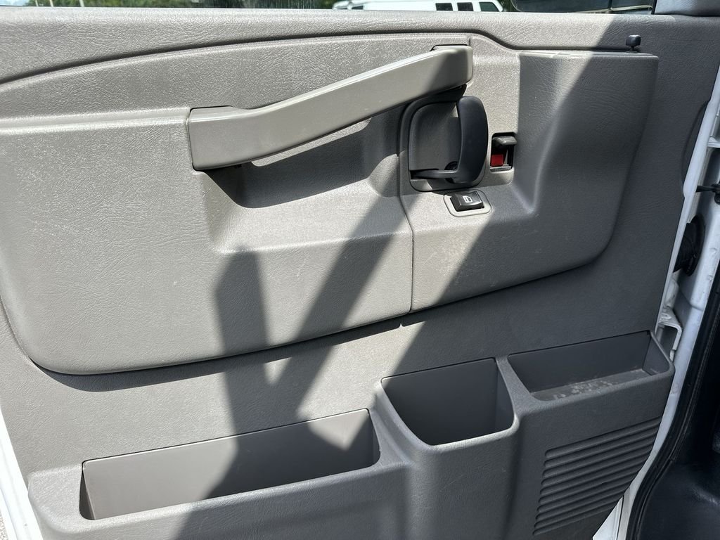 2017 Chevrolet Express Cargo Work Van - Photo 20