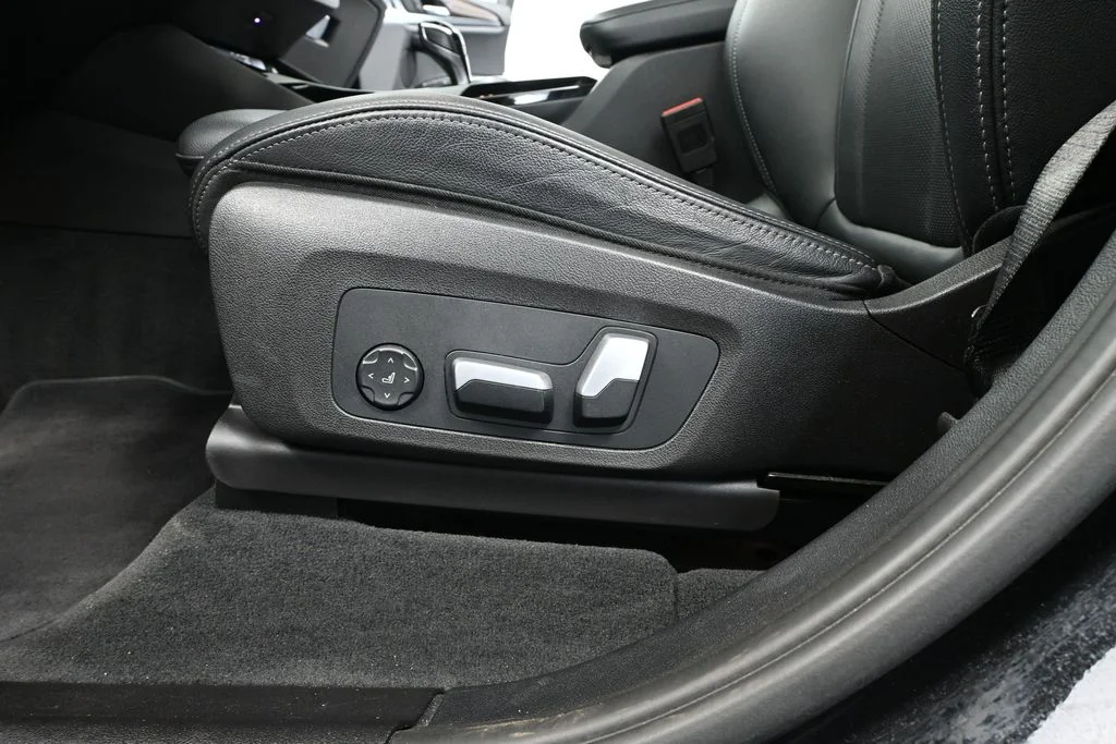 Used 2023 Black BMW xDrive30i image 21