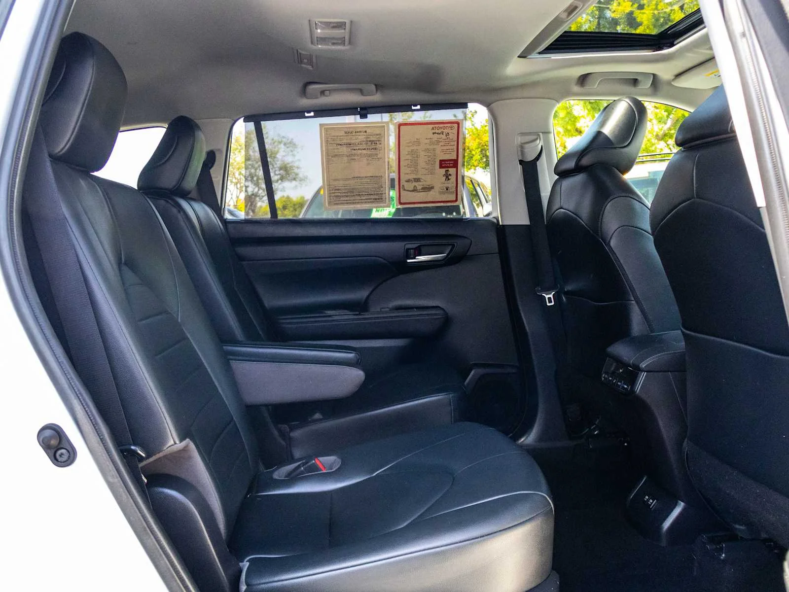 Used 2020 Blizzard Pearl Toyota XLE image 18