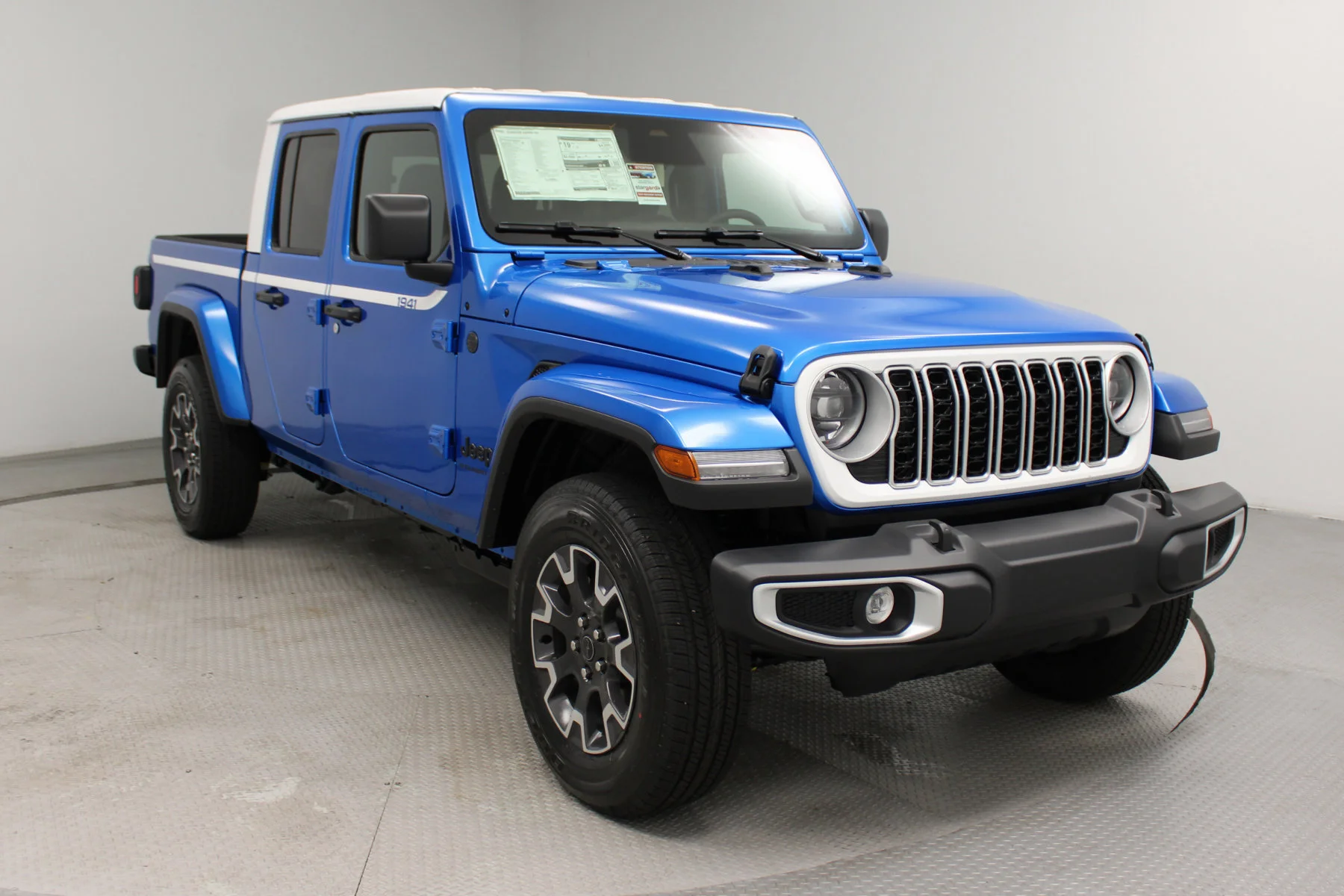 New 2026 Hydro Blue Pearl-Coat Exterior Paint Jeep Sahara image 25