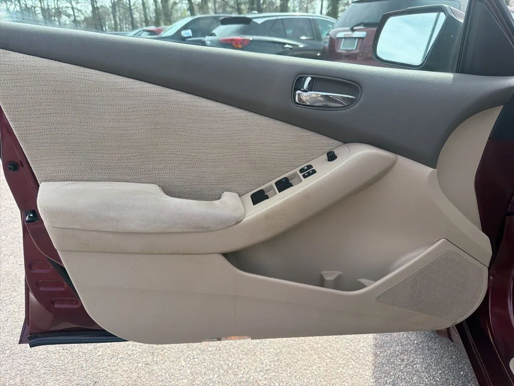 Used 2011 Red Nissan 2.5 S image 12