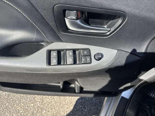 Used 2017 Silver Toyota SE Premium image 28