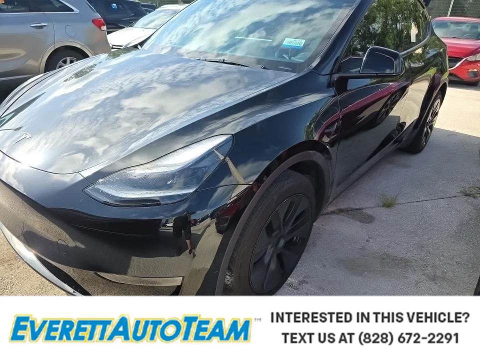 Used 2024  Tesla Long Range image 1