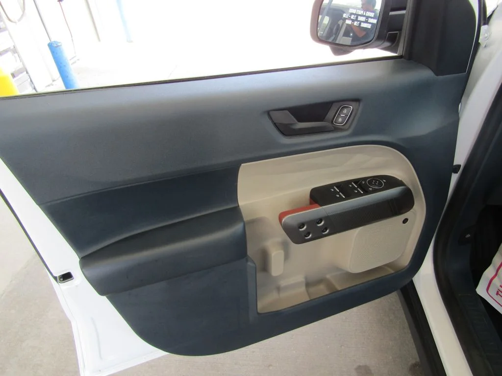Used 2025 White Ford Lariat image 25