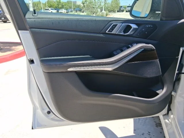 Used 2023 White BMW xDrive40i image 13