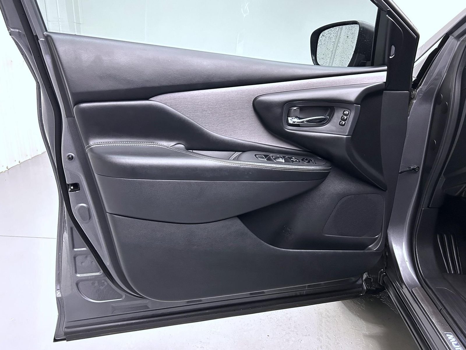 Used 2022 Gray Nissan SL image 9