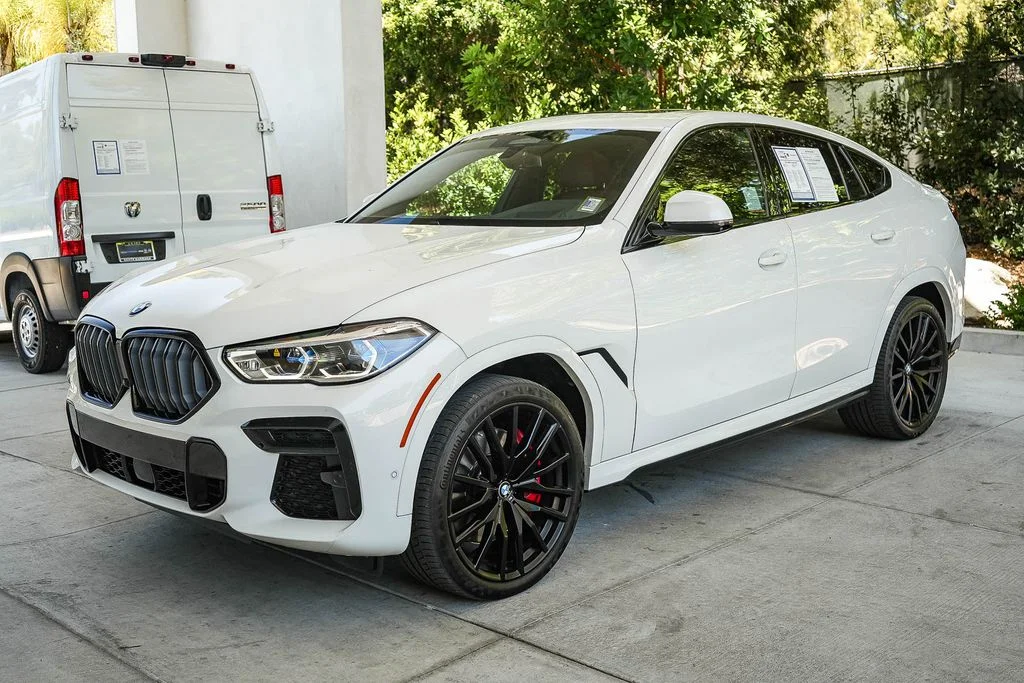 Used 2022 White BMW M50i image 3