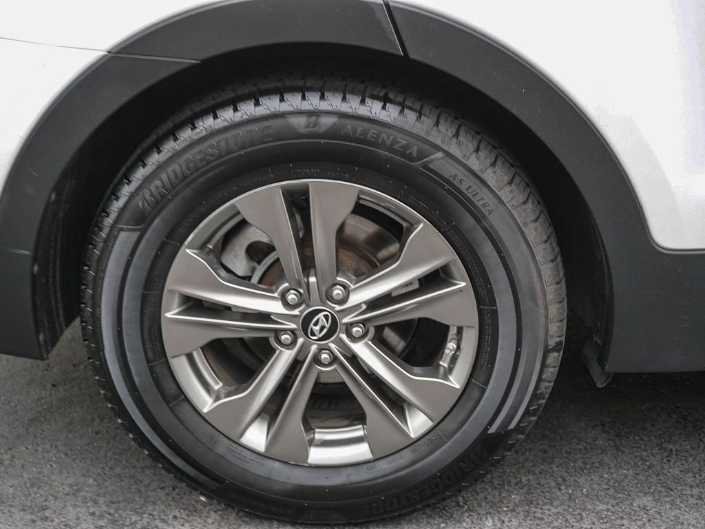 Used 2014 White Hyundai Base image 8