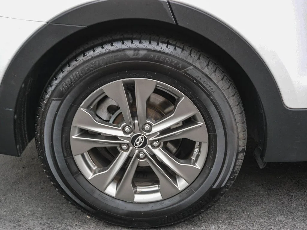 Used 2014 White Hyundai Base image 8
