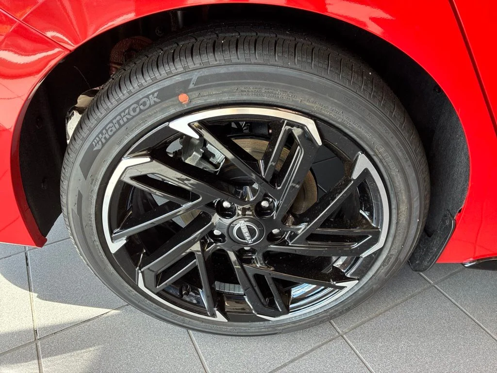 2026 Nissan Sentra SR - Photo 8