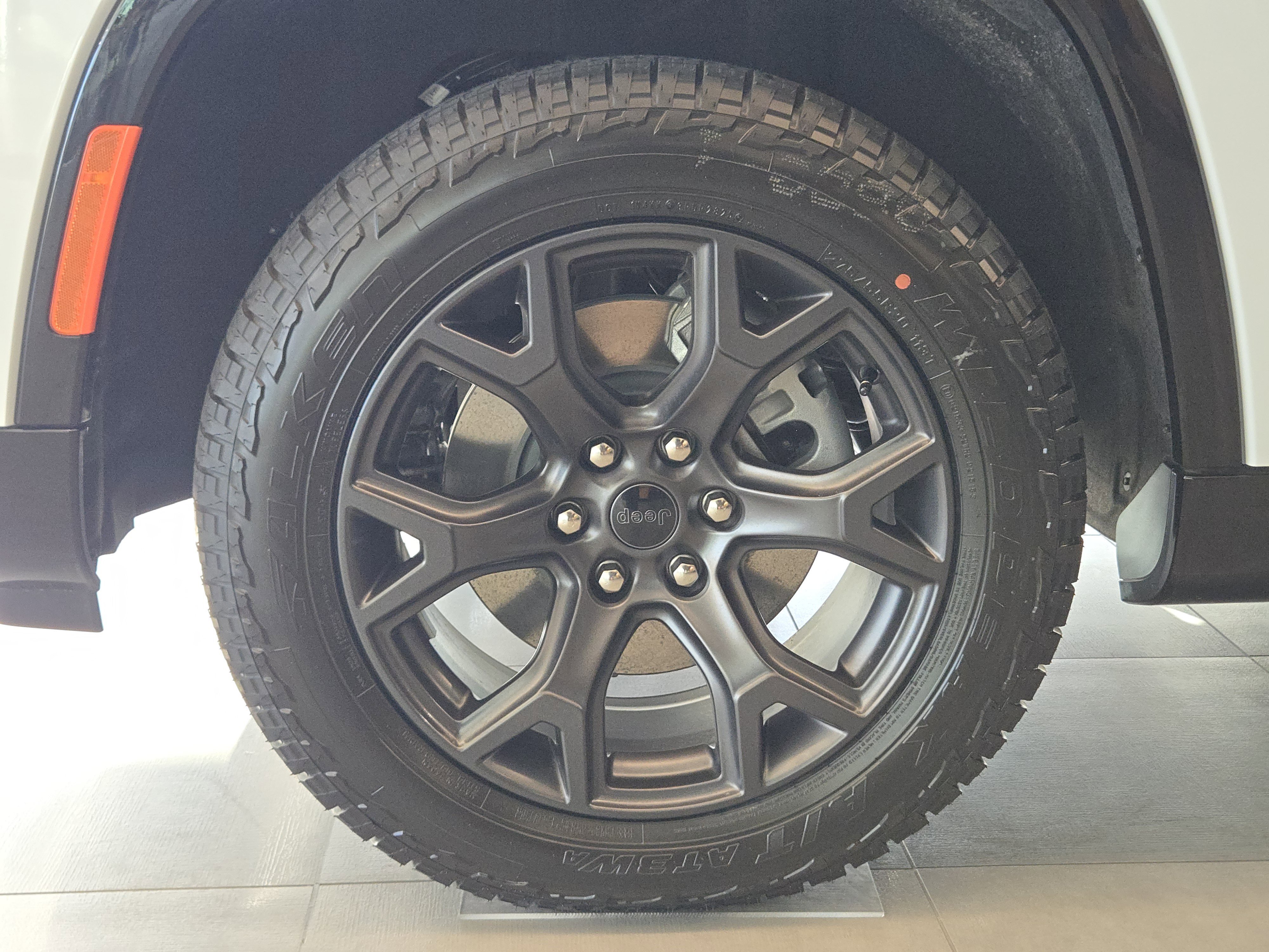 New 2026 Bright White Clearcoat Jeep Upland image 8