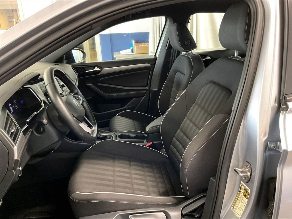 Used 2023 Gray Volkswagen 1.5T Sport image 10