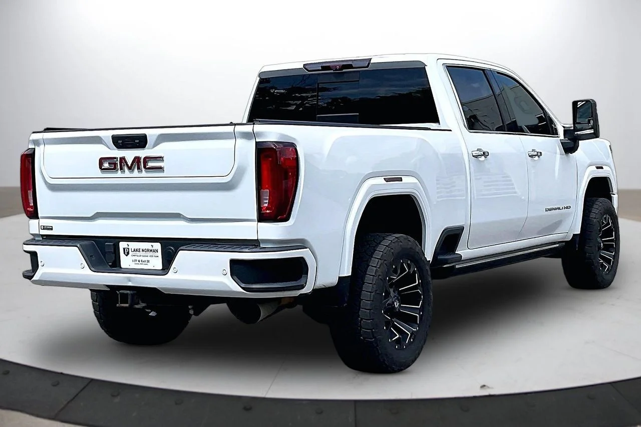 Used 2021 White GMC Denali image 8
