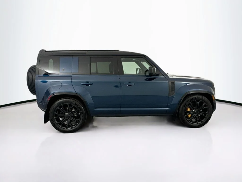 New 2026 Sargasso Blue Land Rover OCTA image 4
