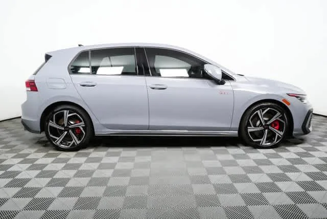 New 2026 Moonstone Gray Volkswagen SE image 2