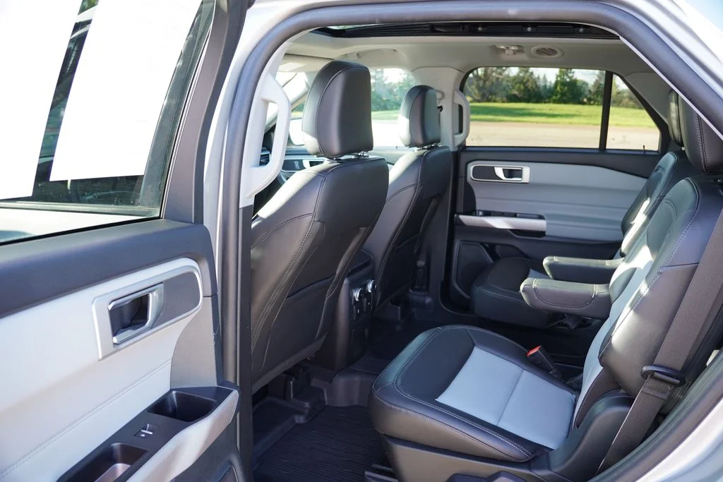 Certified Used 2023 Iconic Silver Metallic Ford XLT image 16
