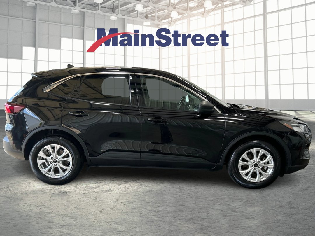 Used 2023 Black Ford Active image 6