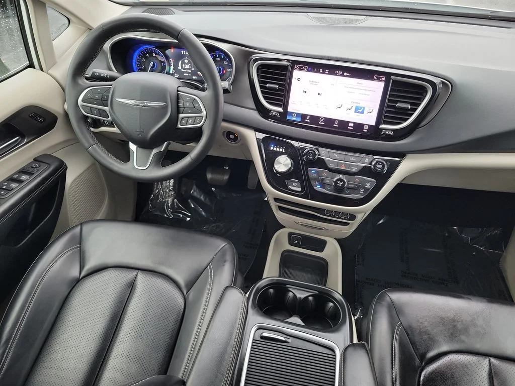 Used 2023 White Chrysler Touring L image 15