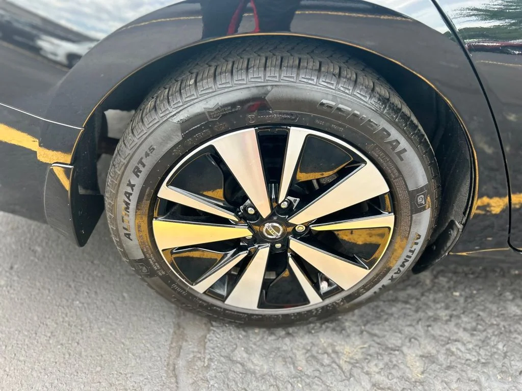 Used 2022 Black Nissan 2.5 SV image 39