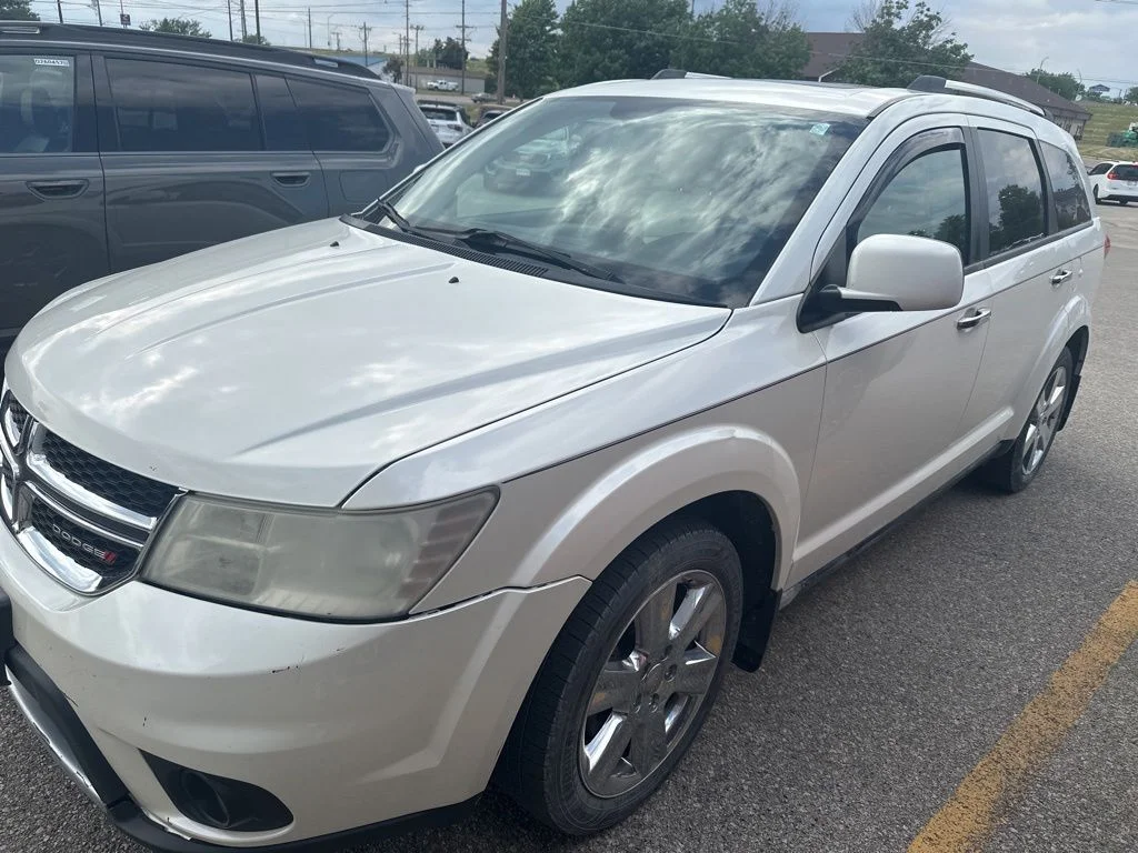 Used 2015 White Dodge Limited image 2