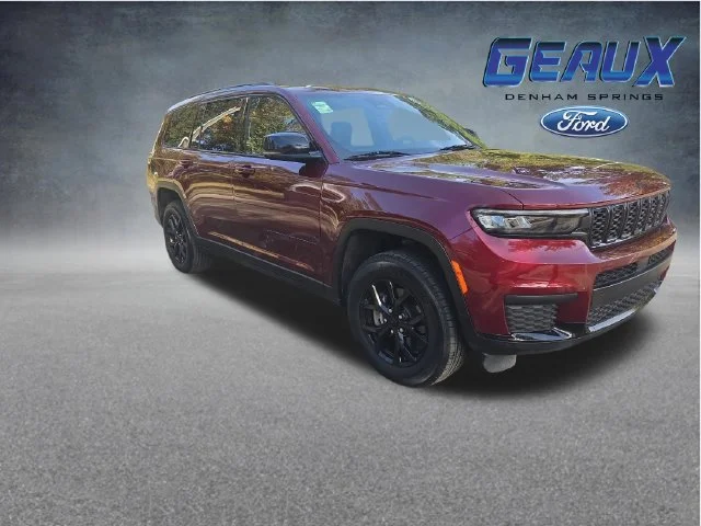 Used 2025 Red Jeep Altitude X image 1