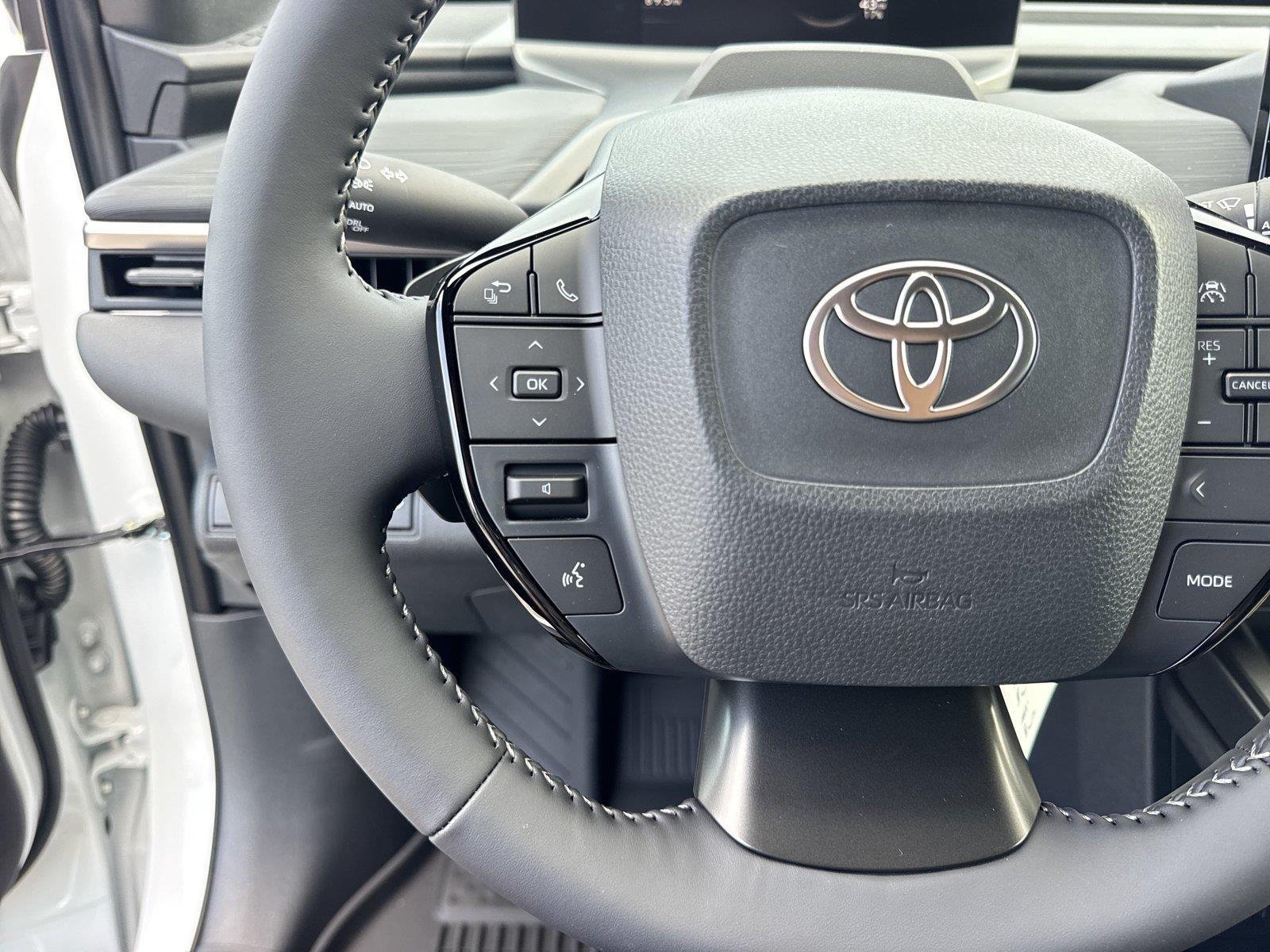 New 2026 Wind Chill Pearl <sup>1</sup> Toyota  SE image 9