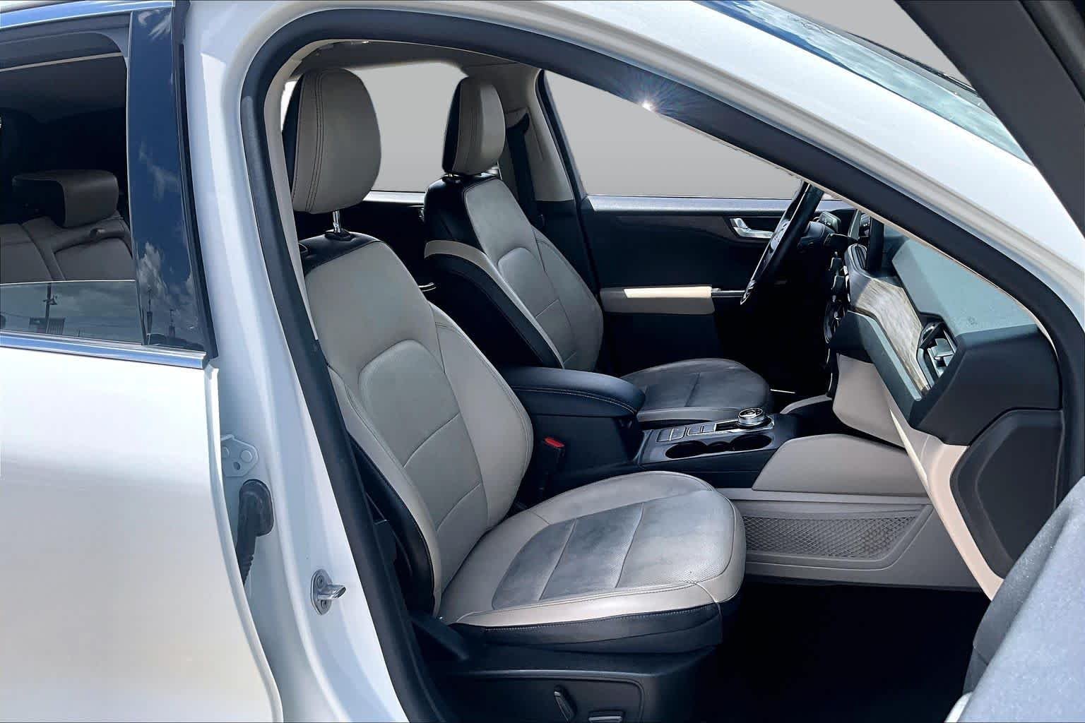 Used 2020 Star White Metallic Tri-Coat Ford Titanium image 9
