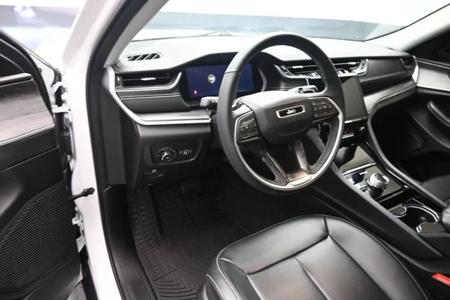 Used 2023 White Jeep Limited image 9