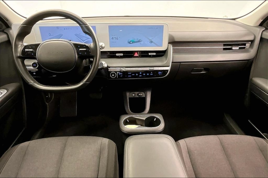 Used 2024  Hyundai SE image 14