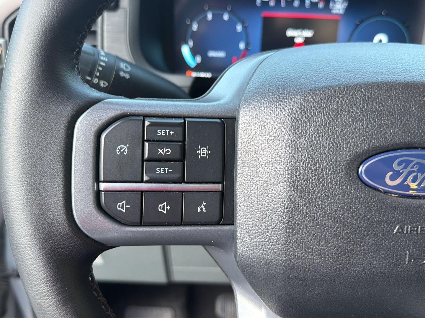 Used 2025 Iconic Silver Ford XLT image 21