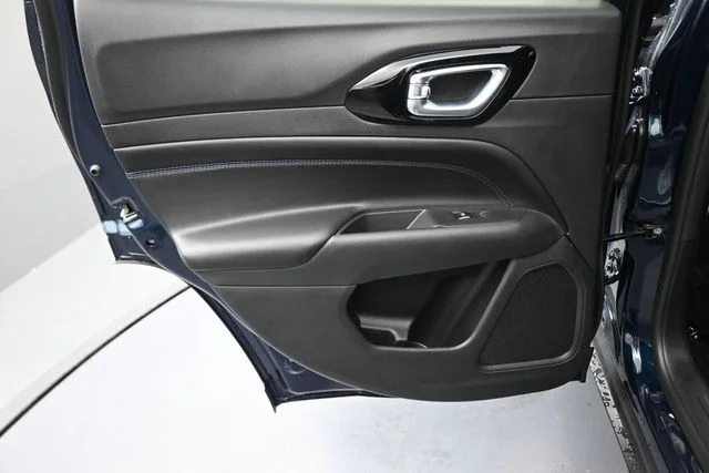 New 2026 Fathom Blue Pearl-Coat Exterior Paint Jeep Latitude image 26