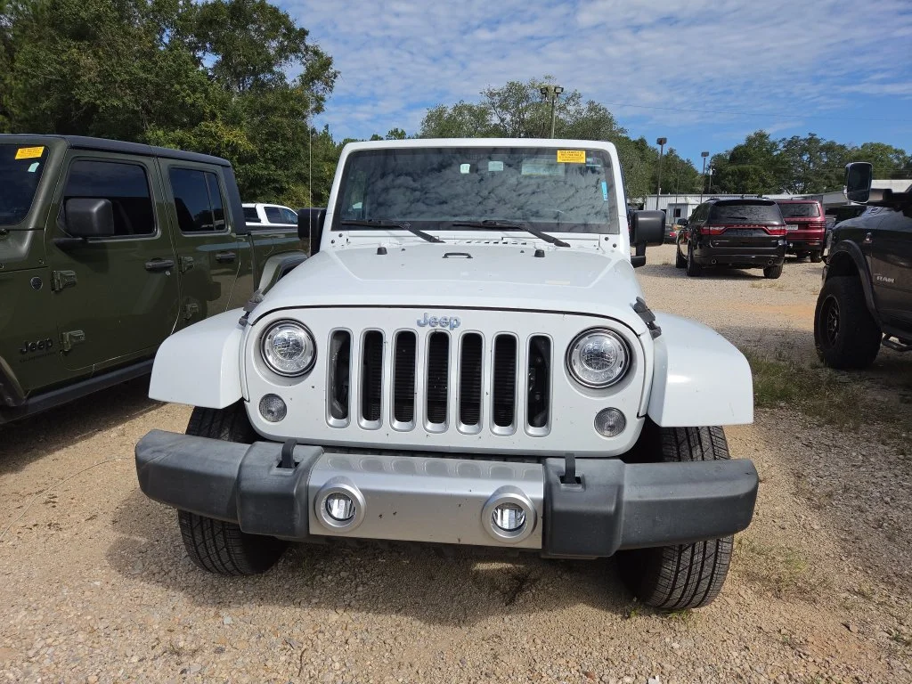 Used 2017 White Jeep Unlimited Sahara image 3