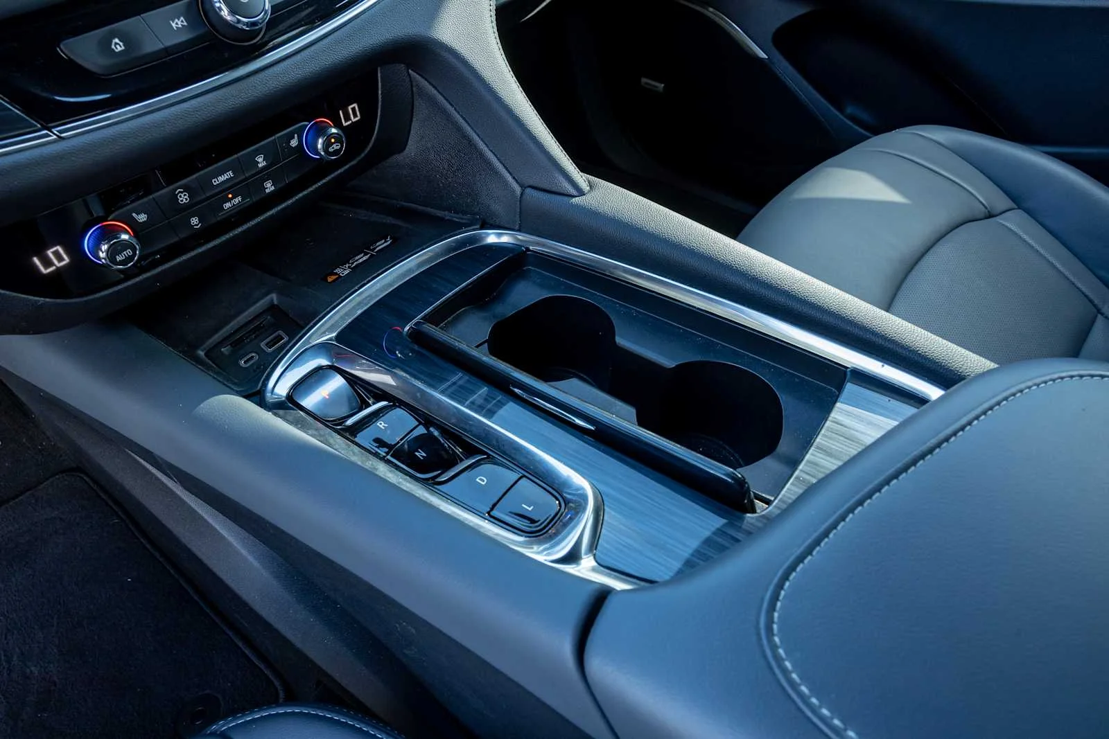 Used 2024 White Frost Tricoat Buick Essence image 24