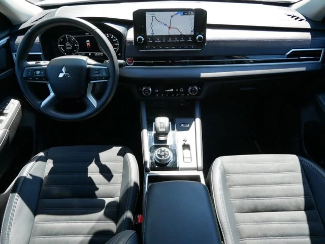 Used 2023 White Diamond/Black Roof Mitsubishi SE image 13