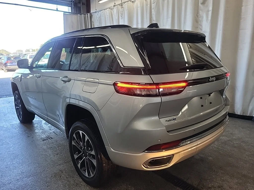 Used 2023 Silver Jeep Overland 4xe image 20