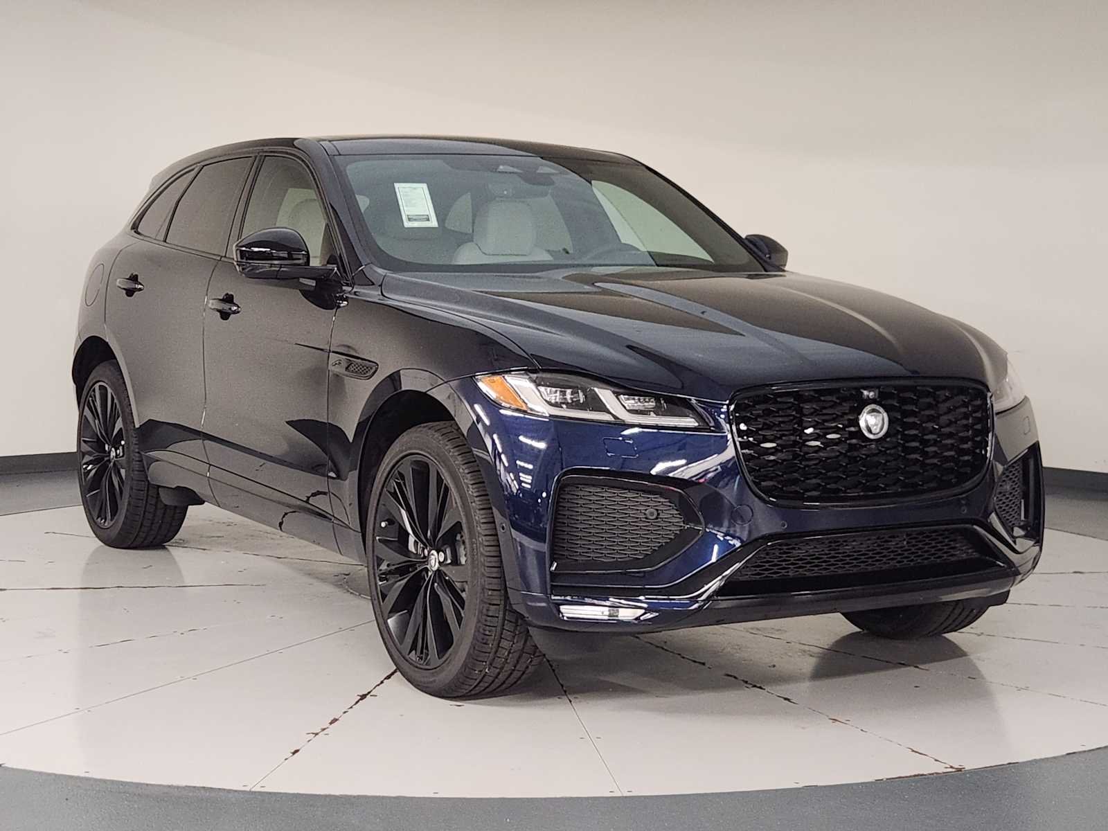 2026 Jaguar F-Pace R-Dynamic S - Photo 7