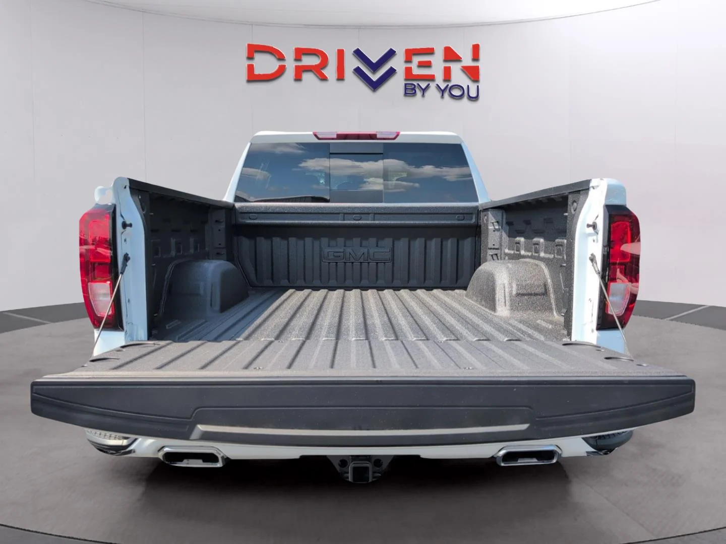 New 2026 Summit White GMC Elevation image 31