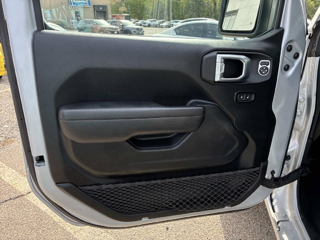 Used 2024 Silver Jeep Sport S image 19