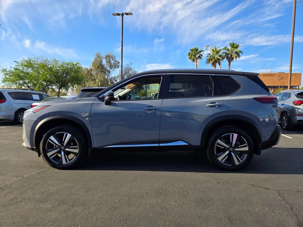 Used 2021 Boulder Gray Pear Nissan Platinum image 3
