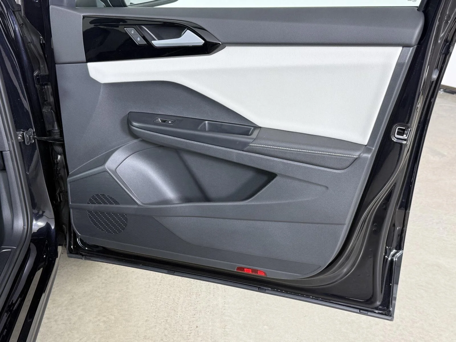 New 2027 Deep Black Pearl Volkswagen S image 16