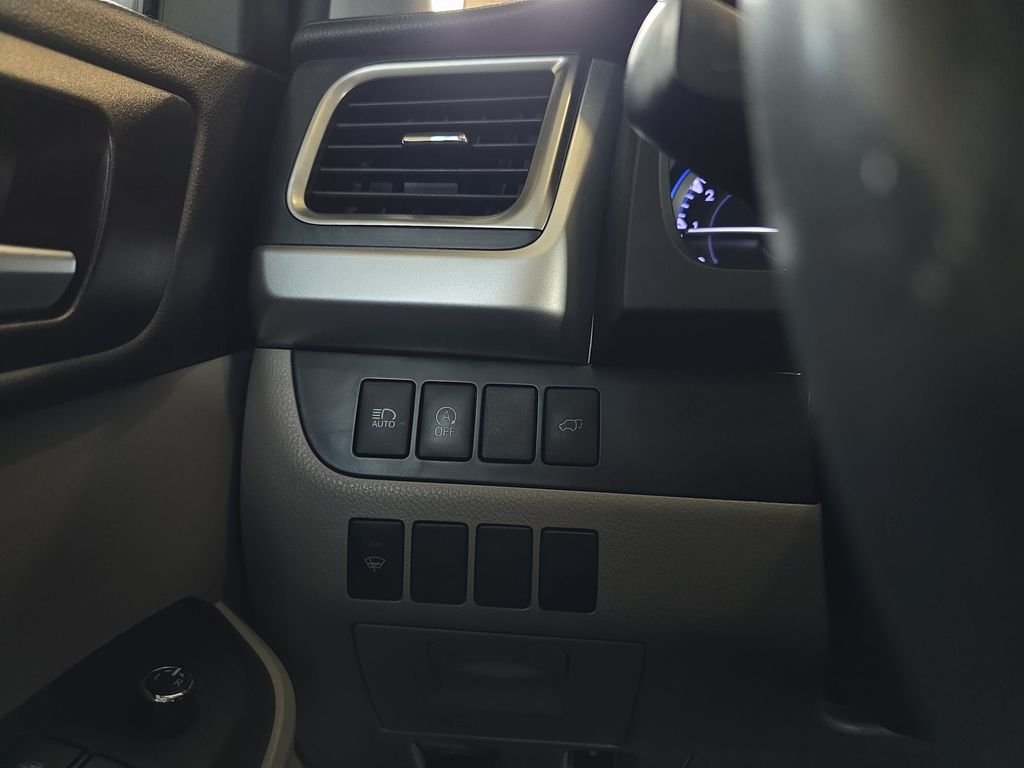 Used 2019 White Toyota XLE image 29