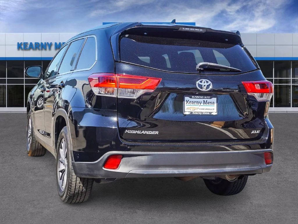 Used 2019 Black Toyota XLE image 4