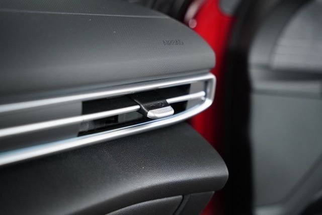 2025 Hyundai Elantra Limited - Photo 19
