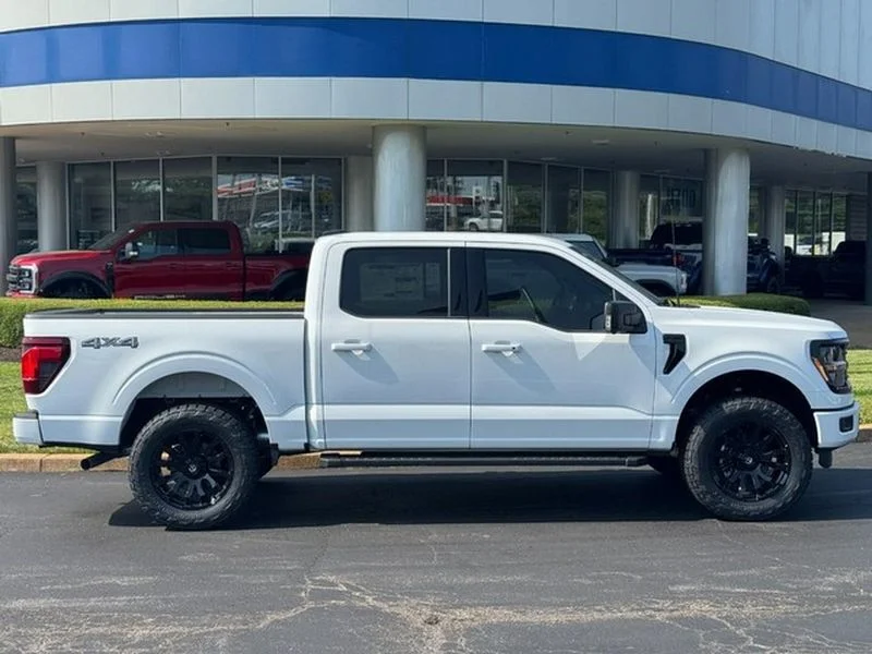 New 2026 Oxford White Ford XLT image 2