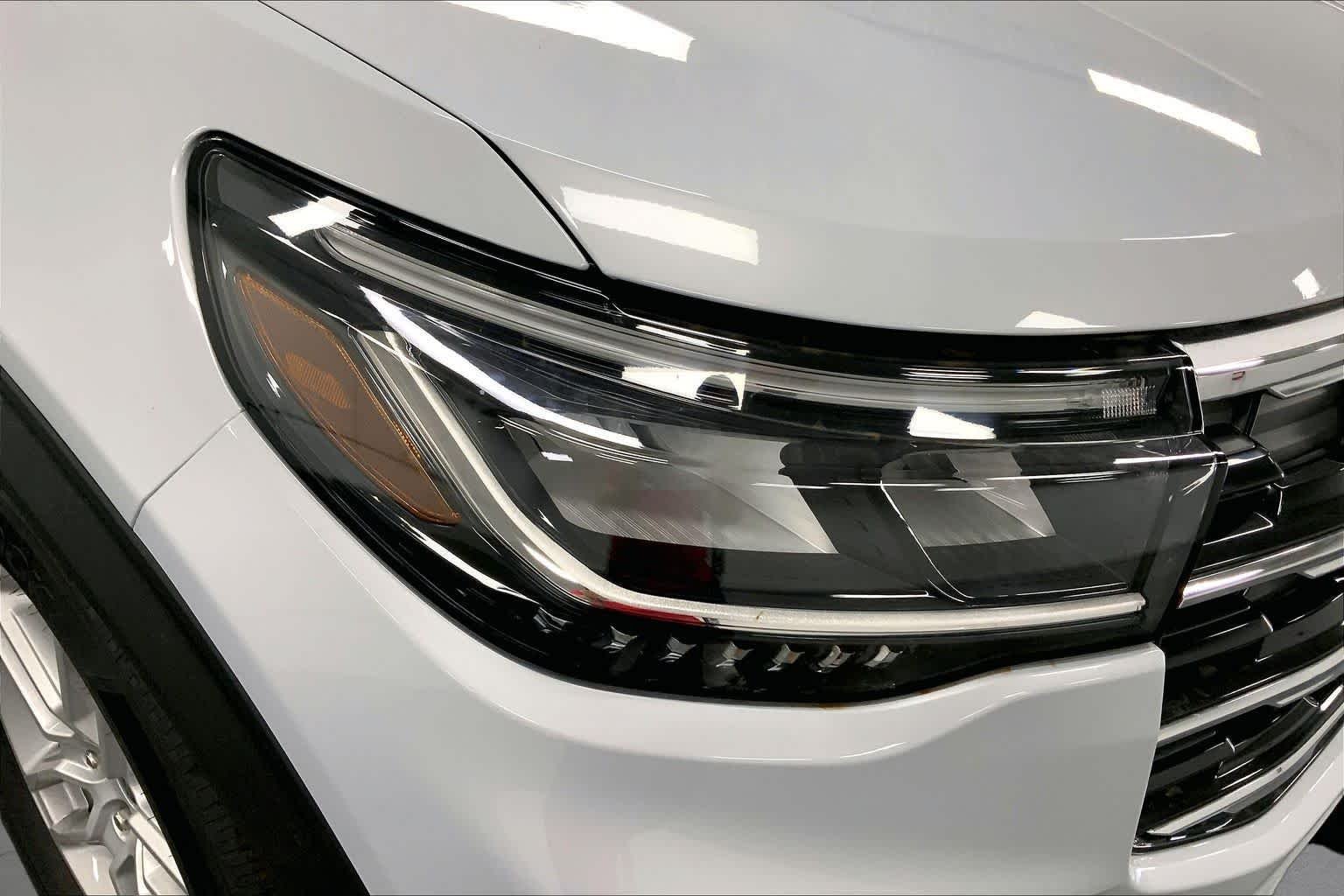 New 2026 Space White Metallic Ford Active image 13